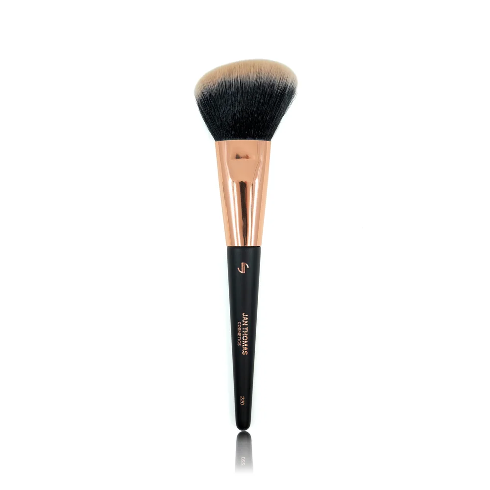 Angled Blush Brush 220 fra Jan Thomas – Sminkekost v:3574857 Angled Blush Brush 220 fra Jan Thomas – Sminkekost v:3574857